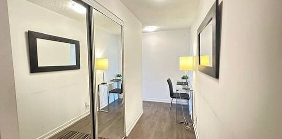 Eglinton & Redpath Bright +Spacious 2Bdrm Laminate Floor Open Concept - Photo 2