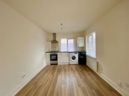 Park End Road, Gloucester - Photo 3