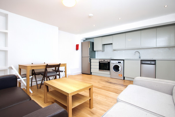 3 bedroom flat to rent - Photo 1