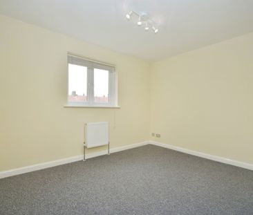 Brand New Refurbished House Close to Train Station & Shops - Photo 5