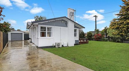 Generous Family home - Photo 3