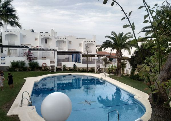 Alquiler de chalet adosado en Calle Embrujo, 1