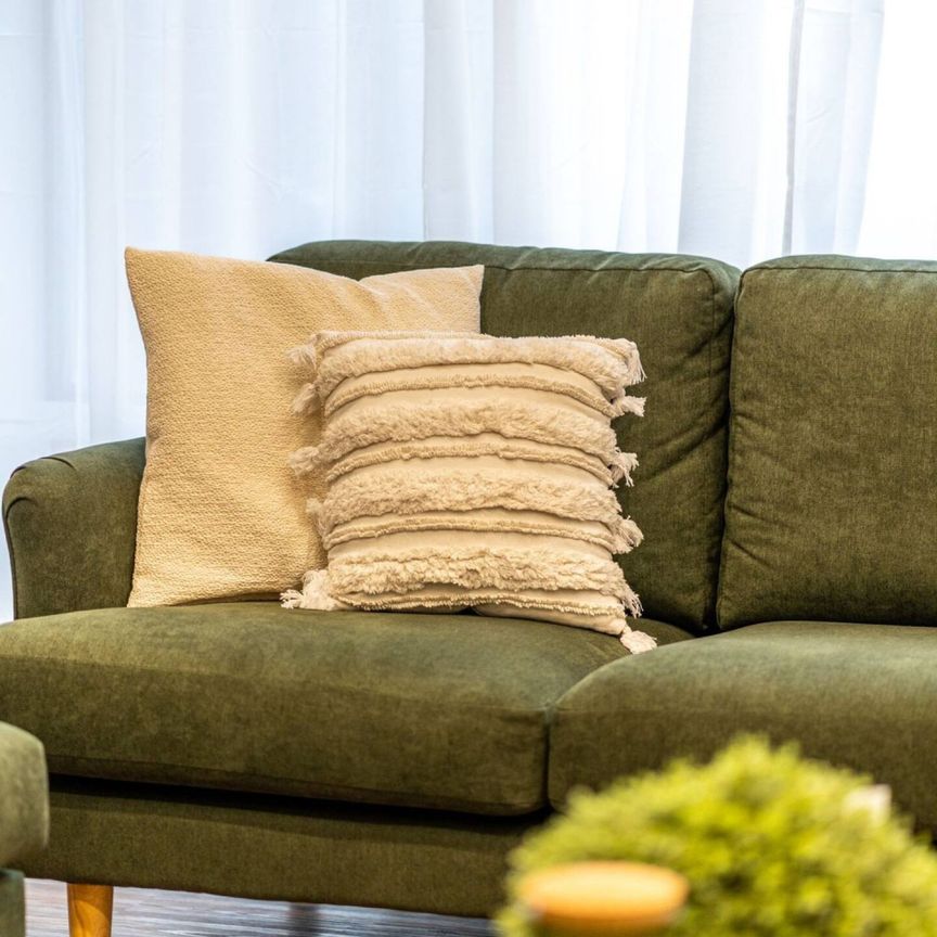 Fully furnished townhouse in a quiet group - Photo 1