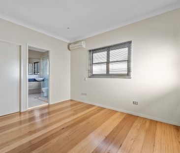 Modern entertainer's home - Photo 4