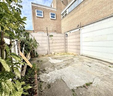 3 bedroom terraced house to rent - Photo 6