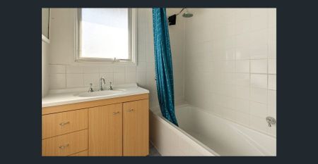 Coastal Living in a Quiet, Family-Friendly Street - Photo 4