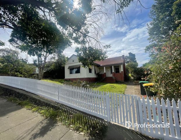 Charming and Comfortable 4 Bedroom Home - Photo 1