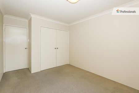 TIDY 2 BEDROOM IN SECURE COMPLEX - Photo 3