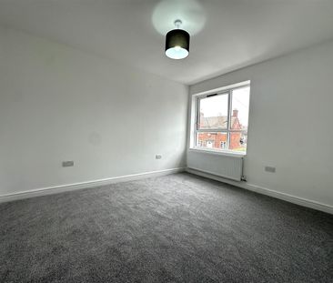 Gammons Lane, Watford - Photo 1