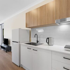 Brand New, Fully Furnished One-bedroom apartments with utilities included - Photo 2