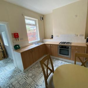 2 bed terraced house to rent in Upton Street, Middlesbrough - Photo 2