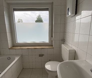 Kaarst, gemütliche 3-Zimmer-DG-Wohnung mit schönem Ausblick und Gartennutzung! MAX. 2Personen! - Photo 3