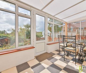 4 bedroom end of terrace house to rent - Photo 1