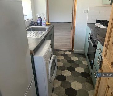 1 bedroom flat to rent - Photo 6