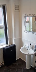 2 Bed - 28 Thornville Road, Hyde Park, Leeds - LS6 1JY - Student - Photo 4