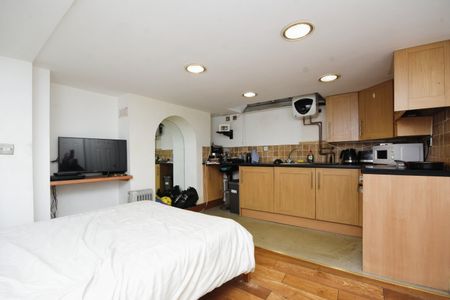 studio to rent Hockerill Street, Bishops Stortford, CM23 - Photo 2
