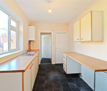 3 bedroom flat to rent - Photo 5