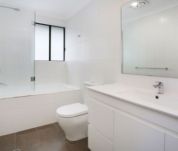 For Lease: Modern Townhouse in Prime Location - Photo 1