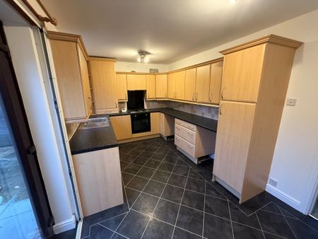 West Vale, Radcliffe - Photo 5