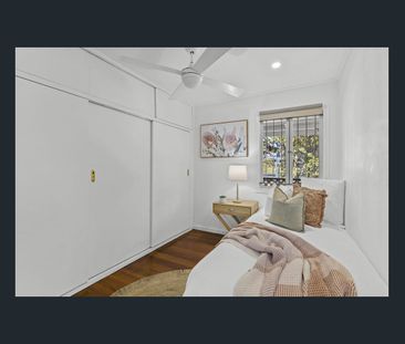 Comfortable Family Living in a Quiet Mitchelton Location - Photo 6