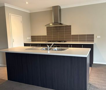 66 Gregson Grove, Lyndhurst VIC - Photo 6