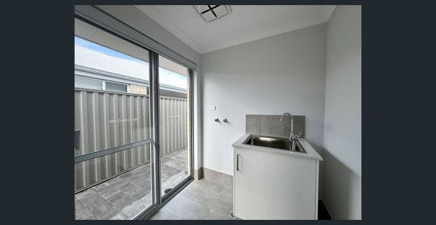 Dual Key Living! - Photo 1