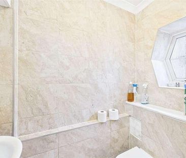 Cranbrook Drive, Maidenhead, Berkshire, SL6 - Photo 2