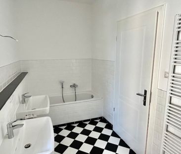 WOHNEN MIT LEBENSQUALITÄT! Hochwertige und neu sanierte 4 Zi-Wohnung - Foto 2