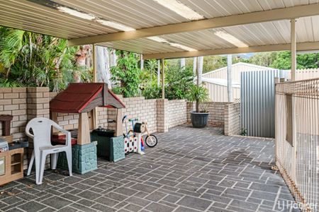 Spacious Family Home with a POOL!! - Photo 5