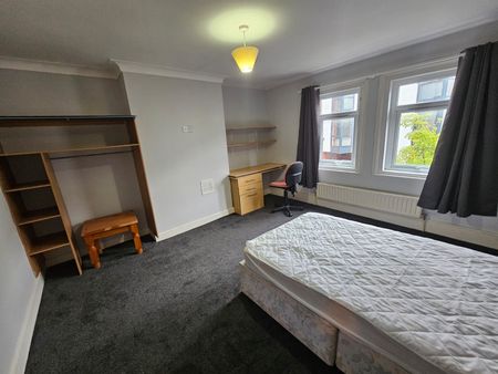 5 Bed - 49 St. Michael's Lane, Headingley, Leeds - LS6 3BR - Student - Photo 5