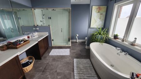 For Lease - 15 Prunella Crescent, East Gwillimbury, Ontario - Photo 2