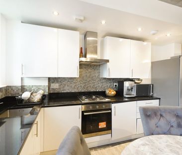 3 bedroom flat to rent - Photo 6