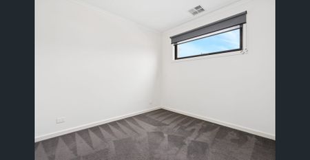 Spacious Family Living in the Heart of Port Adelaide - Photo 3