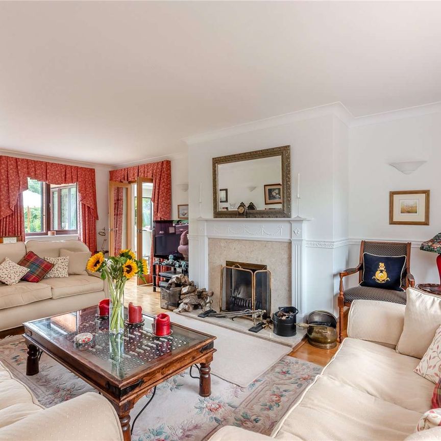 An extremely spacious and well laid out family home to rent in the sought after Berkshire village of Inkpen. - Photo 1