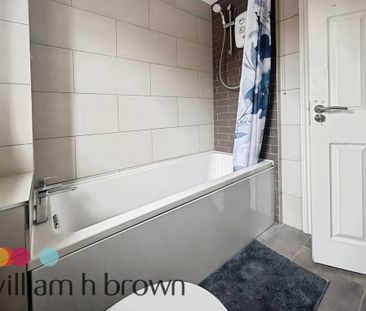 2 bedroom end of terrace house to rent - Photo 3