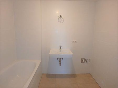 Neuwertige 3-Zimmer Wohnung mit Balkon, Lift und Garagenplatz zu vermieten - Photo 3