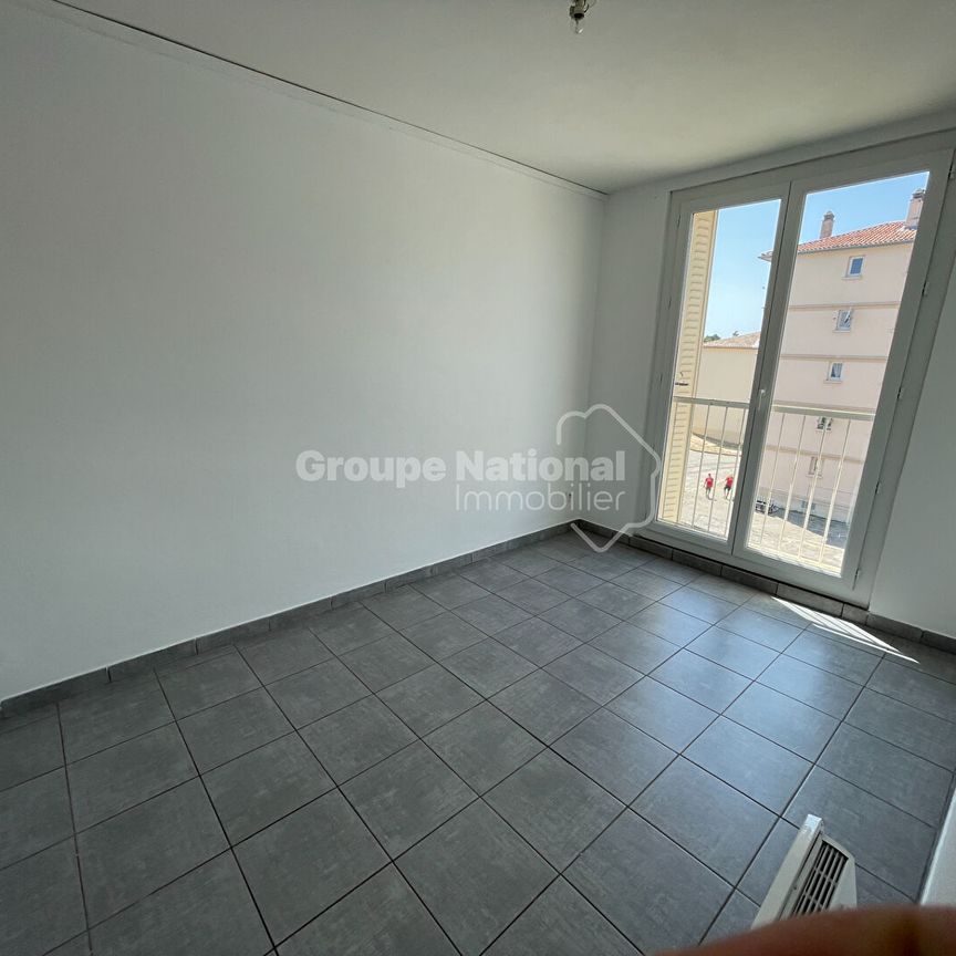 Appartement 2ème étage situé à Valréas, - Photo 1