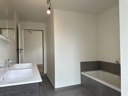 Duplex appartement met vier slaapkamers en ruim terras - Photo 3