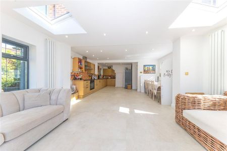 4 bedroom detached house to rent - Photo 4