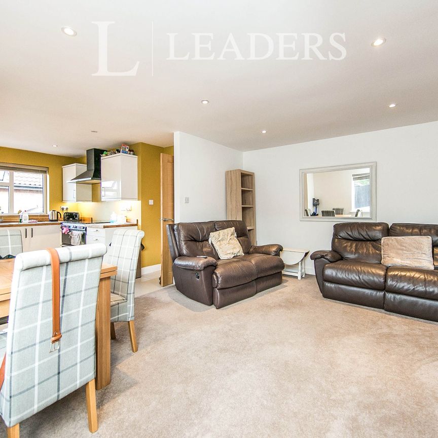 3 bedroom bungalow to rent Stanmore Close, Clacton-on-Sea, CO16 - Photo 1