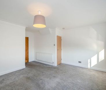 3 bedroom flat to rent - Photo 5