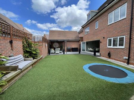 5 bedroom detached house to rent - Photo 5
