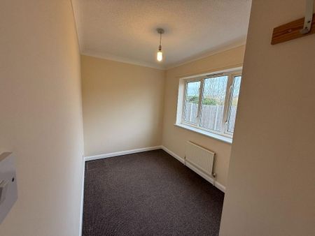 2 bedroom semi-detached house to rent - Photo 2