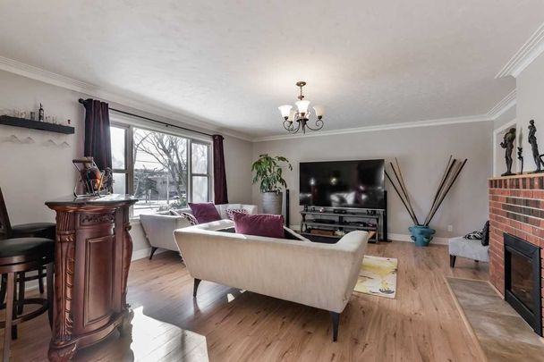 For Lease - 995 Gorham Street, Newmarket, Ontario - Photo 1