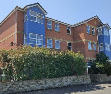 2 bedroom ground floor flat to rent - Photo 3