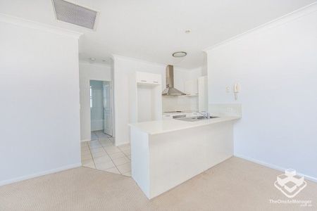 Large 2 Bed/2 Bath unit & Bay breezes - Photo 5