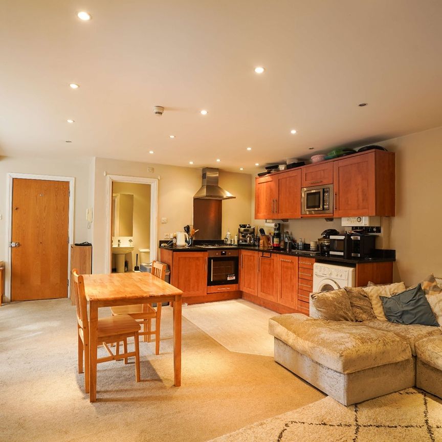 1 Bed Flat, Old Station Way, SW4 - Photo 1