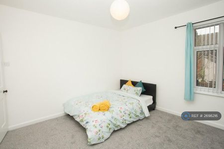 2 bedroom terraced house to rent - Photo 4
