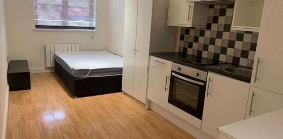 Studio to rent - Photo 2