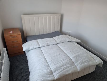 Room in a Shared House, Parthenon Drive, L11 - Photo 3